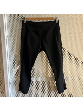 Lululemon Size Medium Mesh Panel Cropped Leggings in Black GUC